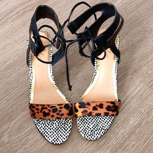 Brand New Nordstrom shoe, same shoe in Gold/ nude also.